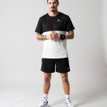 Svart/vit padel t-shirt från Humbleton Padel med svarta padel-shorts