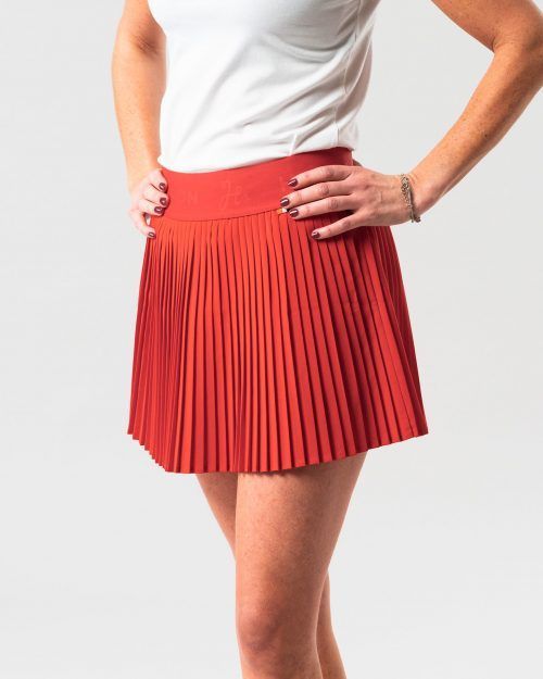 Red pleated skirt for padel from Humbleton